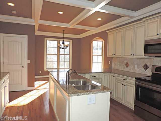 3262 Valley Road Winston-Salem, NC 27106 - Photo 8 of 15 Kitchen.