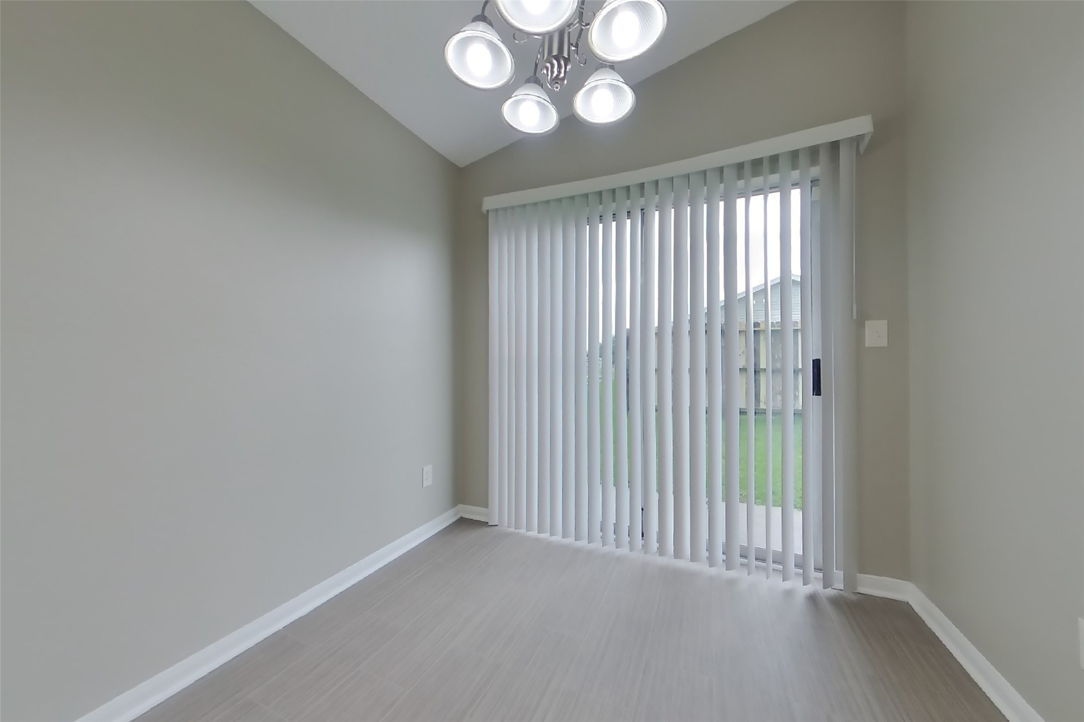 3103 Kelling Street Houston, TX 77045 - Photo 4 of 17
