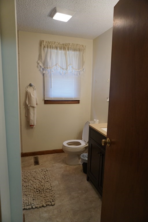108-a&b Carr Street Springfield, MA 01118 - Photo 17 of 31 Gallery Image 17