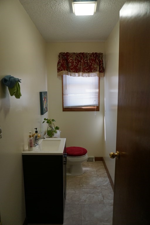 108-a&b Carr Street Springfield, MA 01118 - Photo 29 of 31 Gallery Image 29
