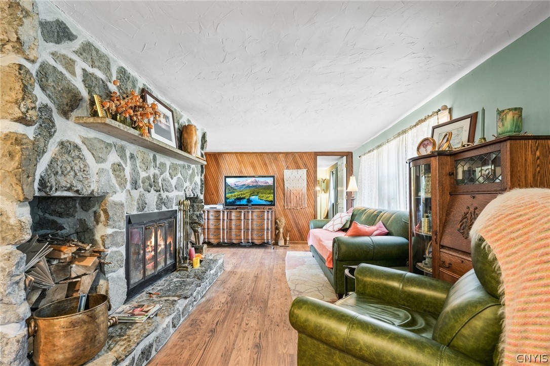 11327 Rays Bay Road Henderson, NY 13650 - Photo 17 of 50 Main House- Living room
