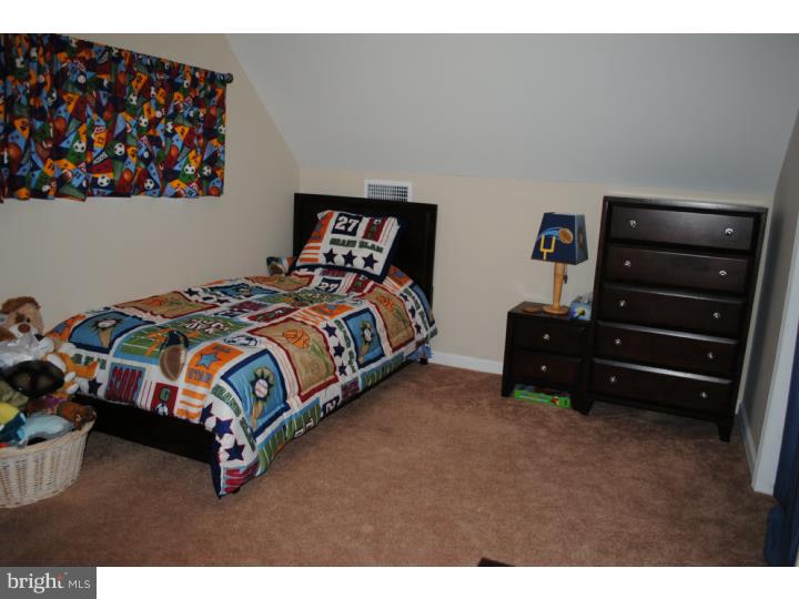 38 Iris Road Levittown, PA 19057 - Photo 20 of 25 Bedroom