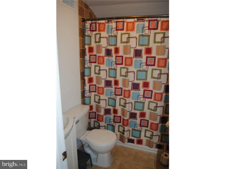 38 Iris Road Levittown, PA 19057 - Photo 22 of 25 Bathroom