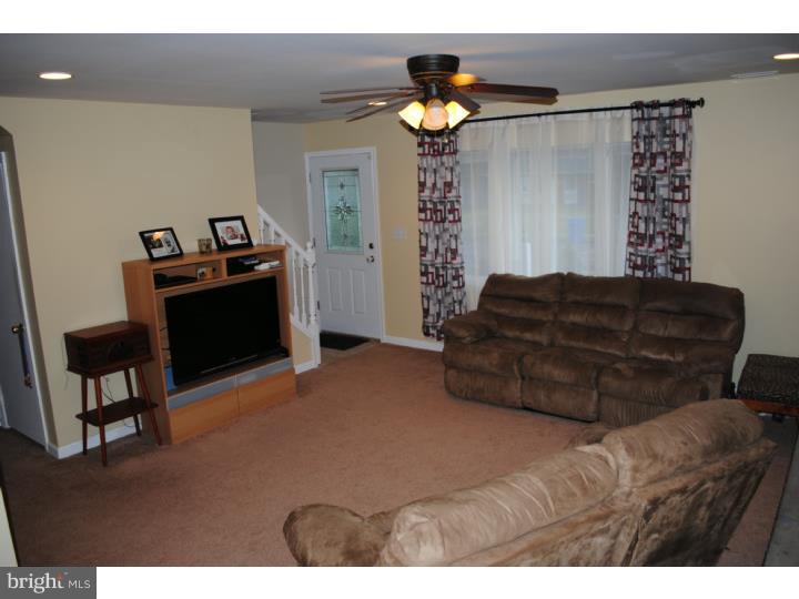 38 Iris Road Levittown, PA 19057 - Photo 5 of 25 Living Room