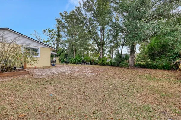 a view of a house with a backyard