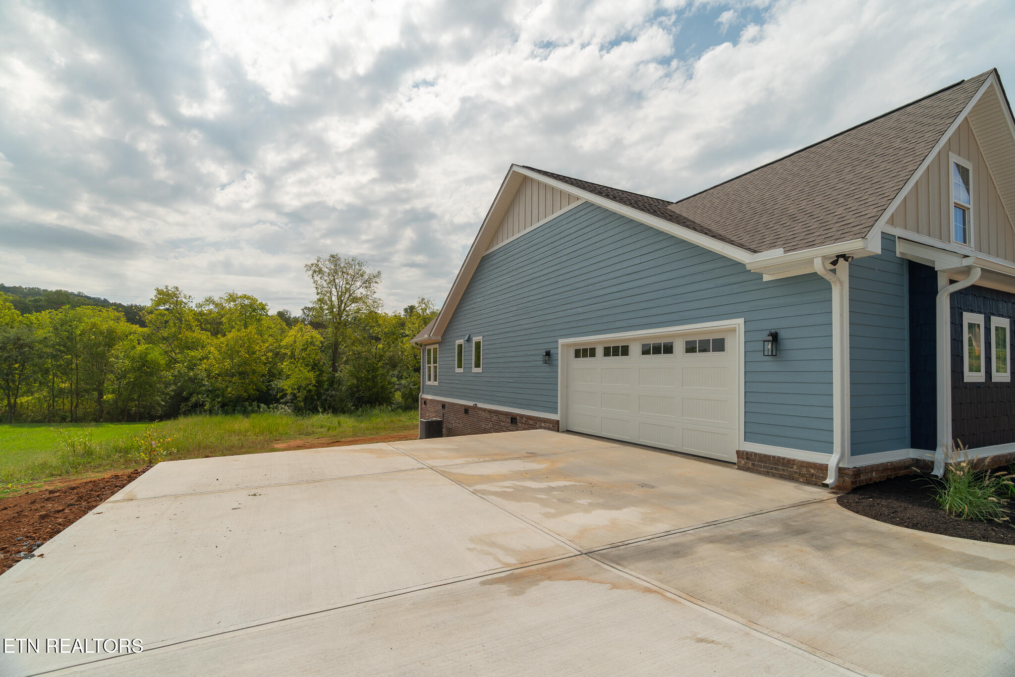 330 Roddy Branch Road Rockford, TN 37853 - Photo 43 of 48 Driveway