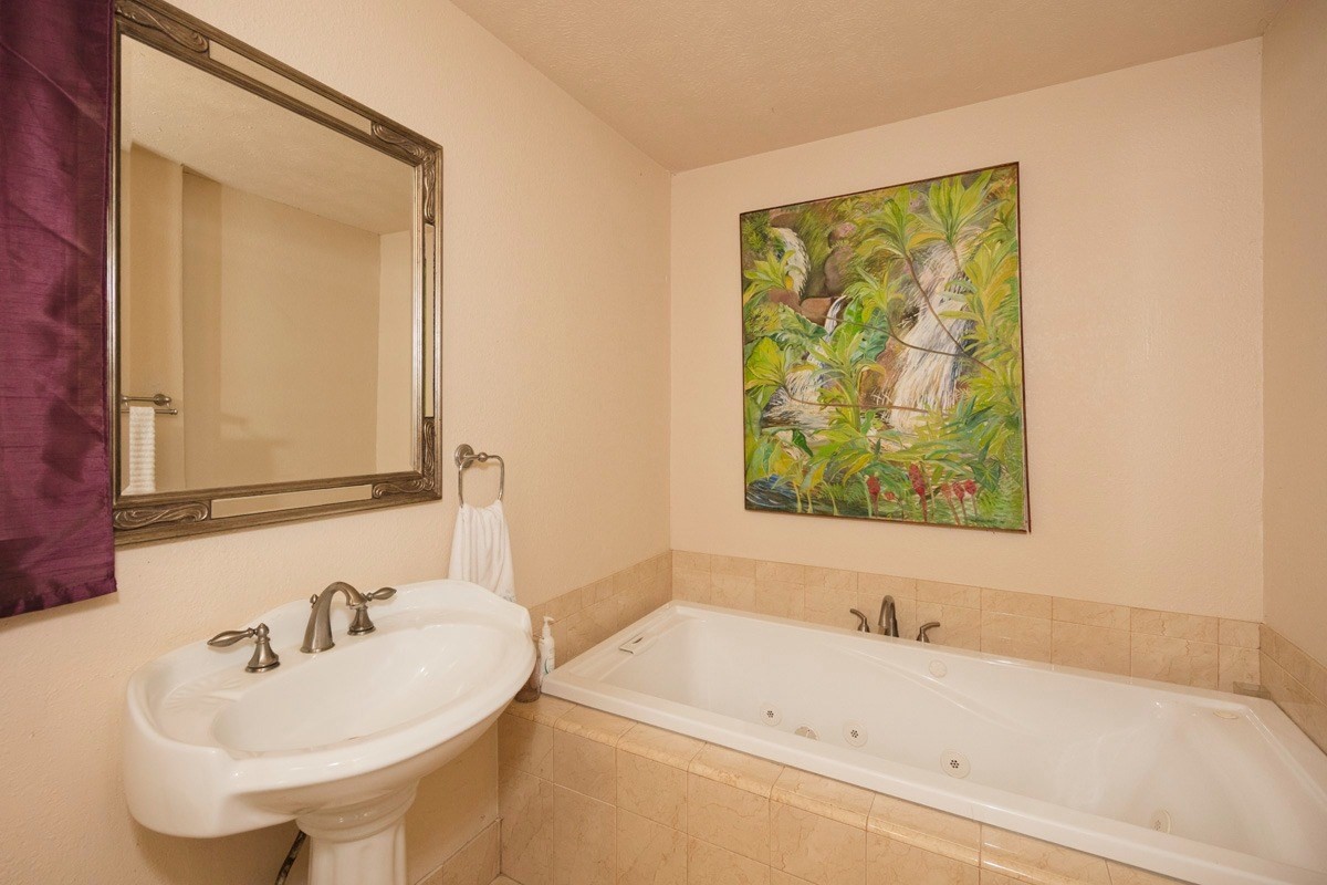 20 Hoaka Road Hilo, HI 96720 - Photo 11 of 30 a bathroom with a bathtub and a sink
