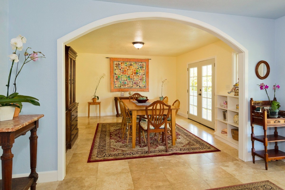 20 Hoaka Road Hilo, HI 96720 - Photo 3 of 30 a view of a dining room with furniture and a window