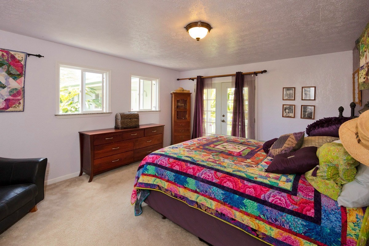20 Hoaka Road Hilo, HI 96720 - Photo 8 of 30 a bedroom with a bed and windows
