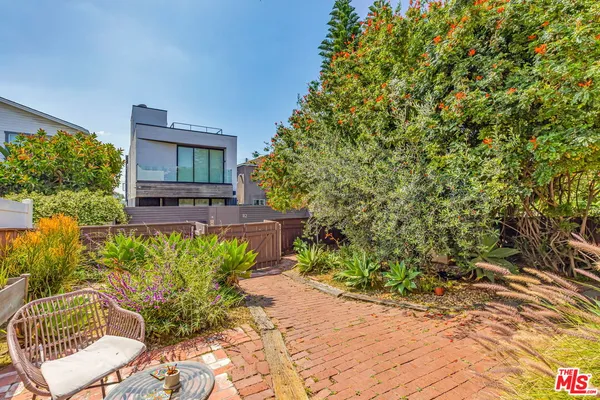 $2,650,000 | 111 Paloma Avenue, Venice, CA 90291
