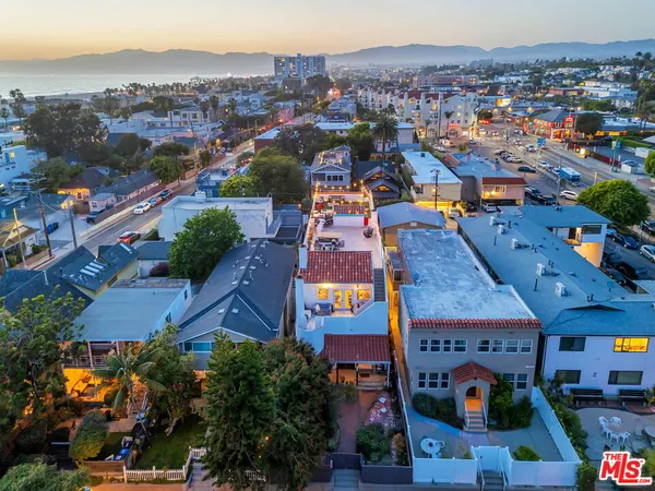 $2,650,000 | 111 Paloma Avenue, Venice, CA 90291