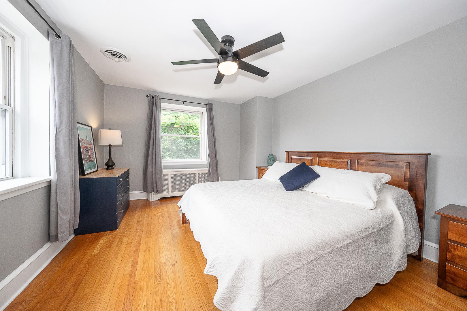 625 Cheswick Road Philadelphia, PA 19128 - Photo 26 of 59 Primary bedroom with natural light.