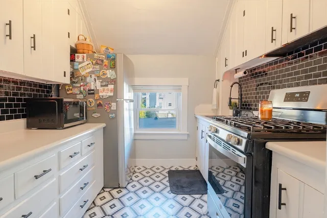 $619,900 | 8 Gladding Place, Fall River, MA 02721