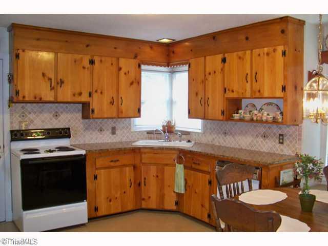 405 Oakview Road High Point, NC 27265 - Photo 4 of 14 Kitchen. Granite Counter Tops! Dining area.