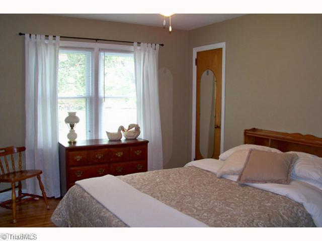 405 Oakview Road High Point, NC 27265 - Photo 9 of 14 2nd Bedroom.