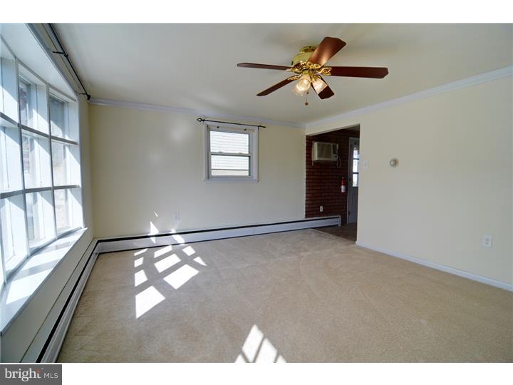 484 Spring Street Pottstown, PA 19464 - Photo 3 of 17 Living Room