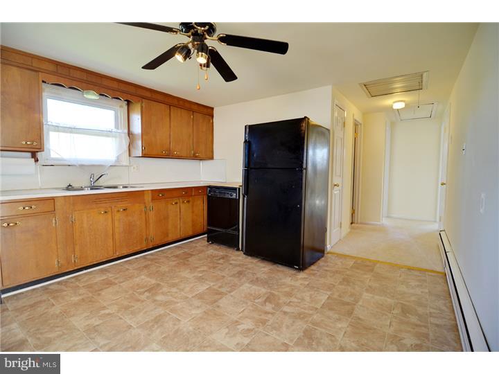 484 Spring Street Pottstown, PA 19464 - Photo 4 of 17 Kitchen