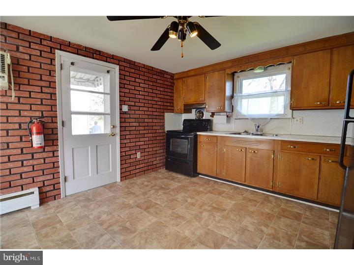 484 Spring Street Pottstown, PA 19464 - Photo 5 of 17 Kitchen