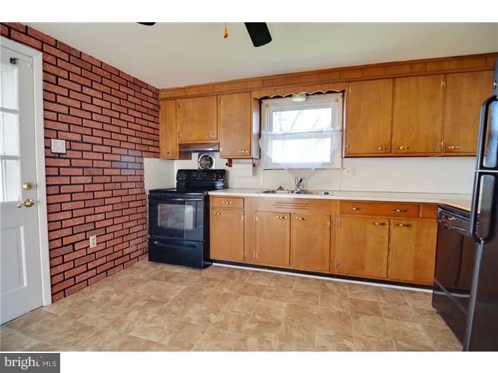 484 Spring Street Pottstown, PA 19464 - Photo 6 of 17 Kitchen