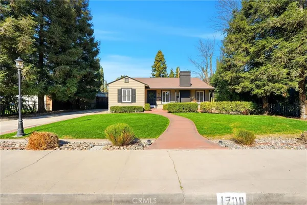 $499,900 | 1708 West Myrtle Avenue, Visalia, CA 93277