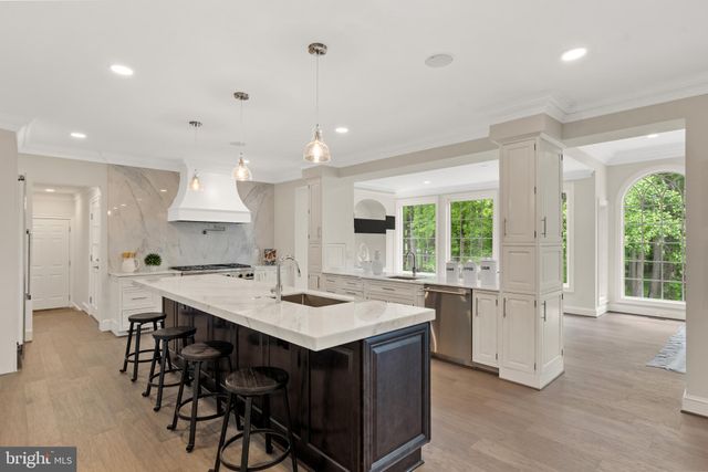 $3,595,000 | 10525 Alloway Drive, Potomac, MD 20854