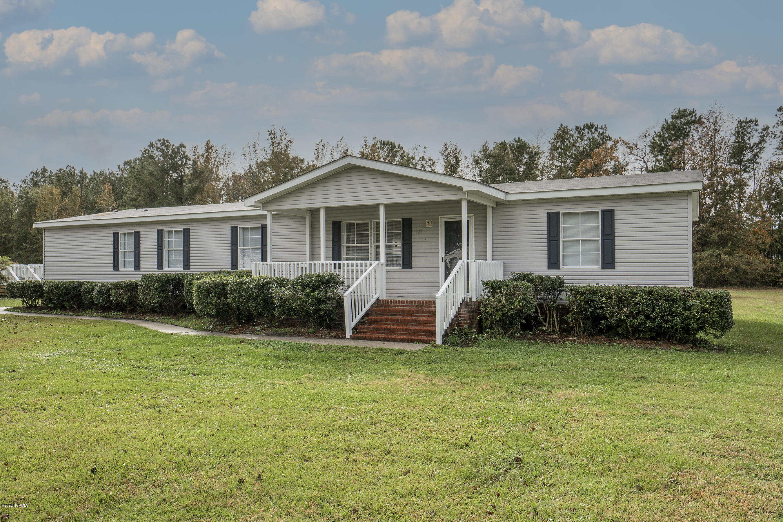 123 Myrtle Grove Road New Bern, NC 28562 - Photo 1 of 40 123 Myrtle Grove Road New Bern