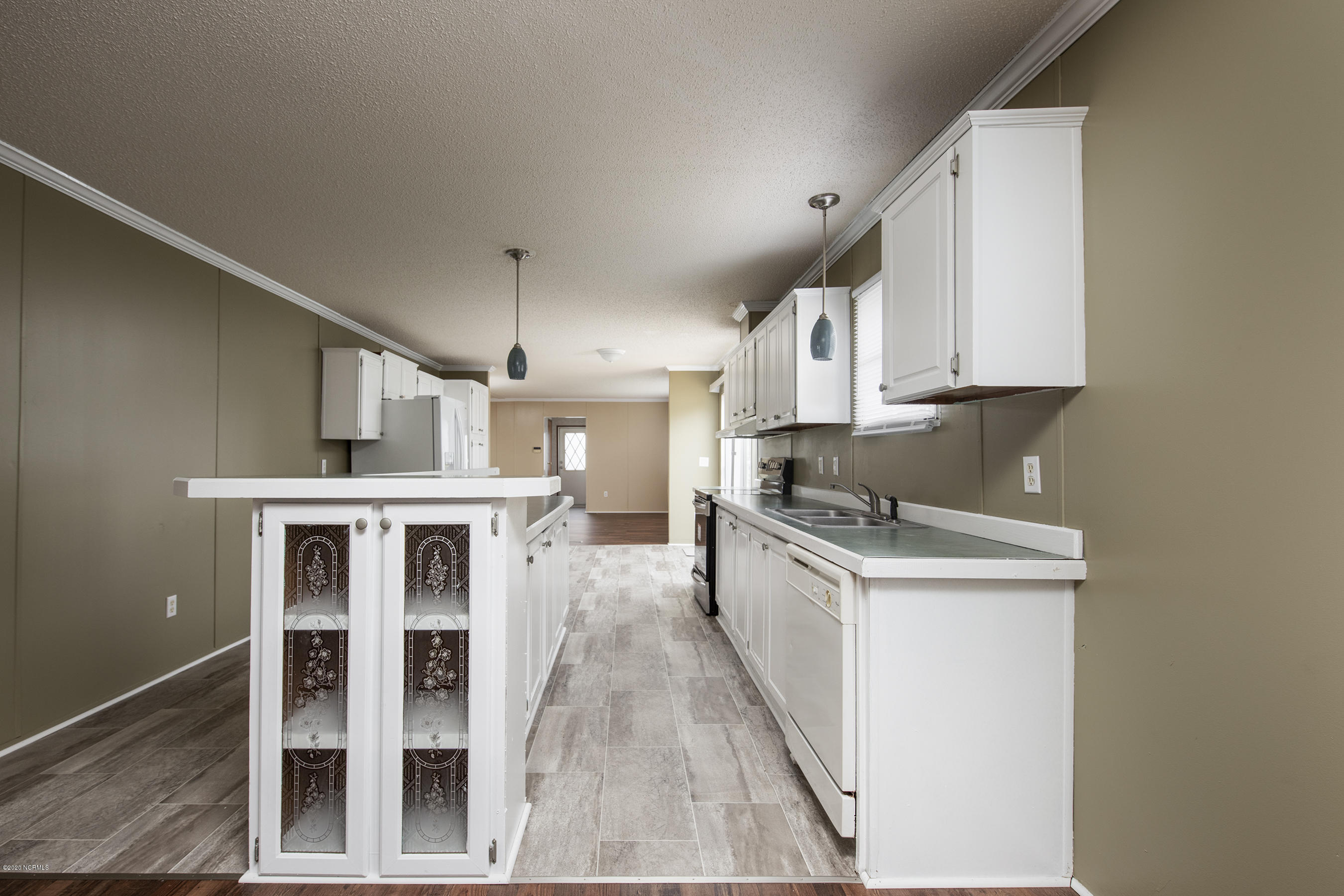 123 Myrtle Grove Road New Bern, NC 28562 - Photo 11 of 40 Spacious Kitchen