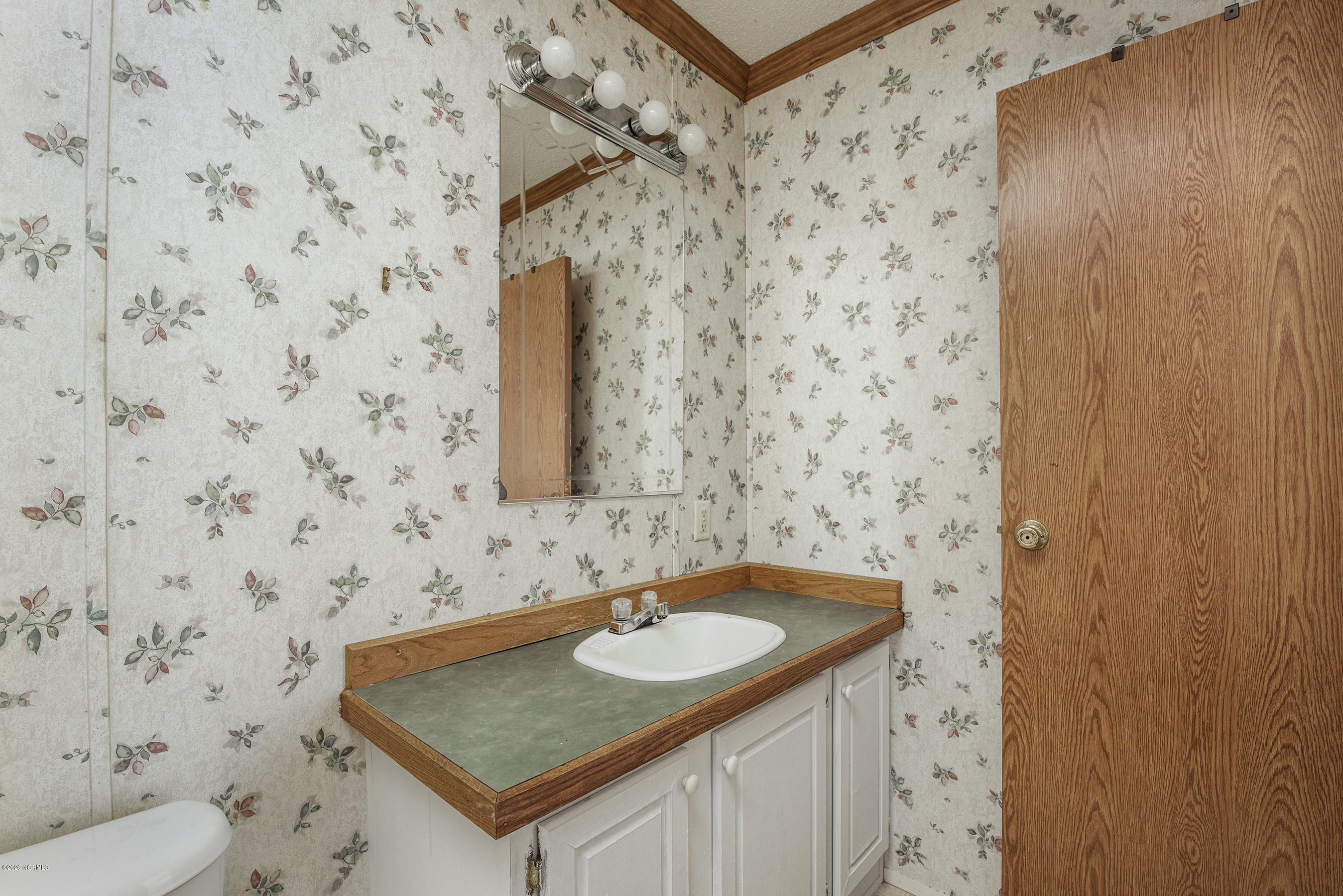 123 Myrtle Grove Road New Bern, NC 28562 - Photo 29 of 40 Main Bathroom