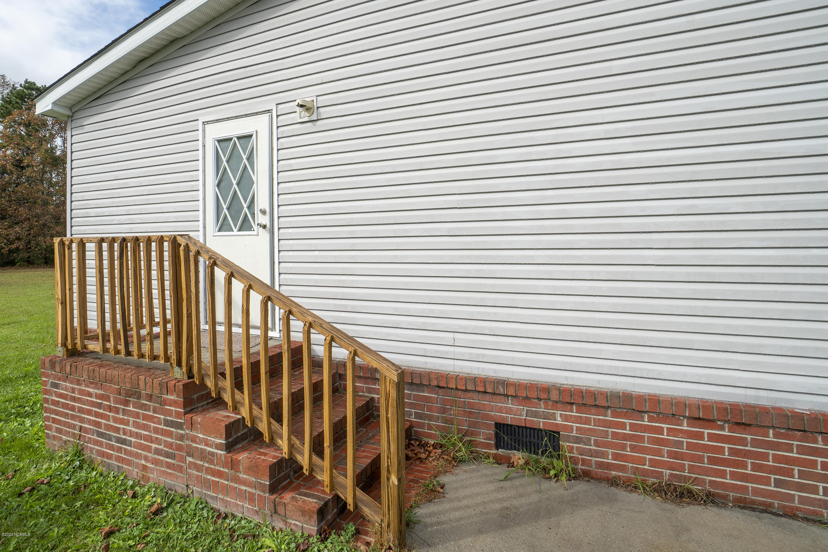 123 Myrtle Grove Road New Bern, NC 28562 - Photo 32 of 40 Side Entrance