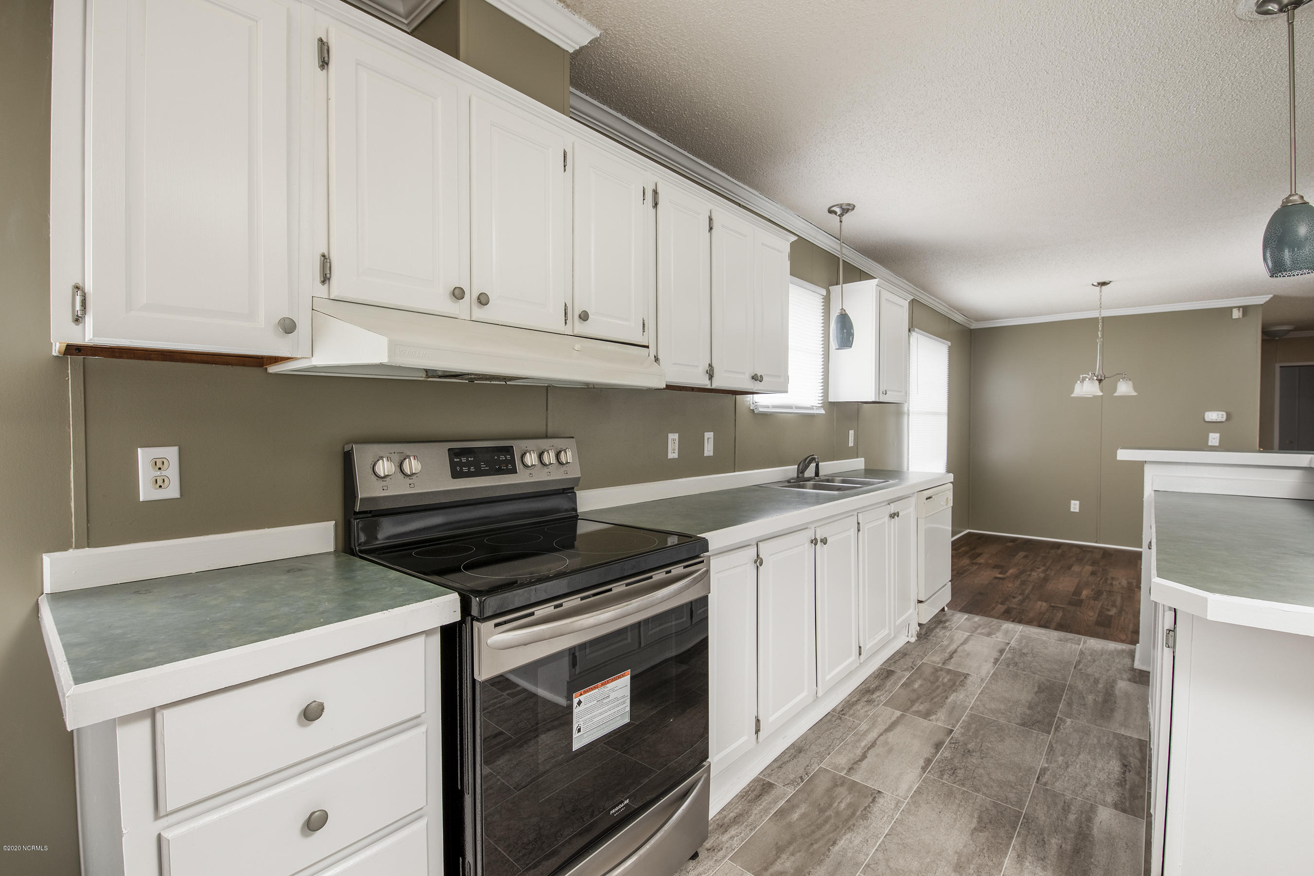 123 Myrtle Grove Road New Bern, NC 28562 - Photo 7 of 40 New Stainless Steel Stove