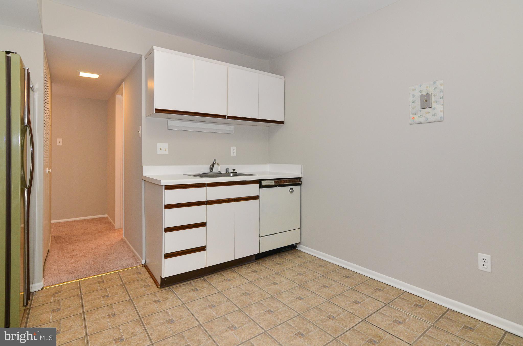 2073 Royal Fern Court, Unit 11B Reston, VA 20191 - Photo 11 of 22 Kitchen