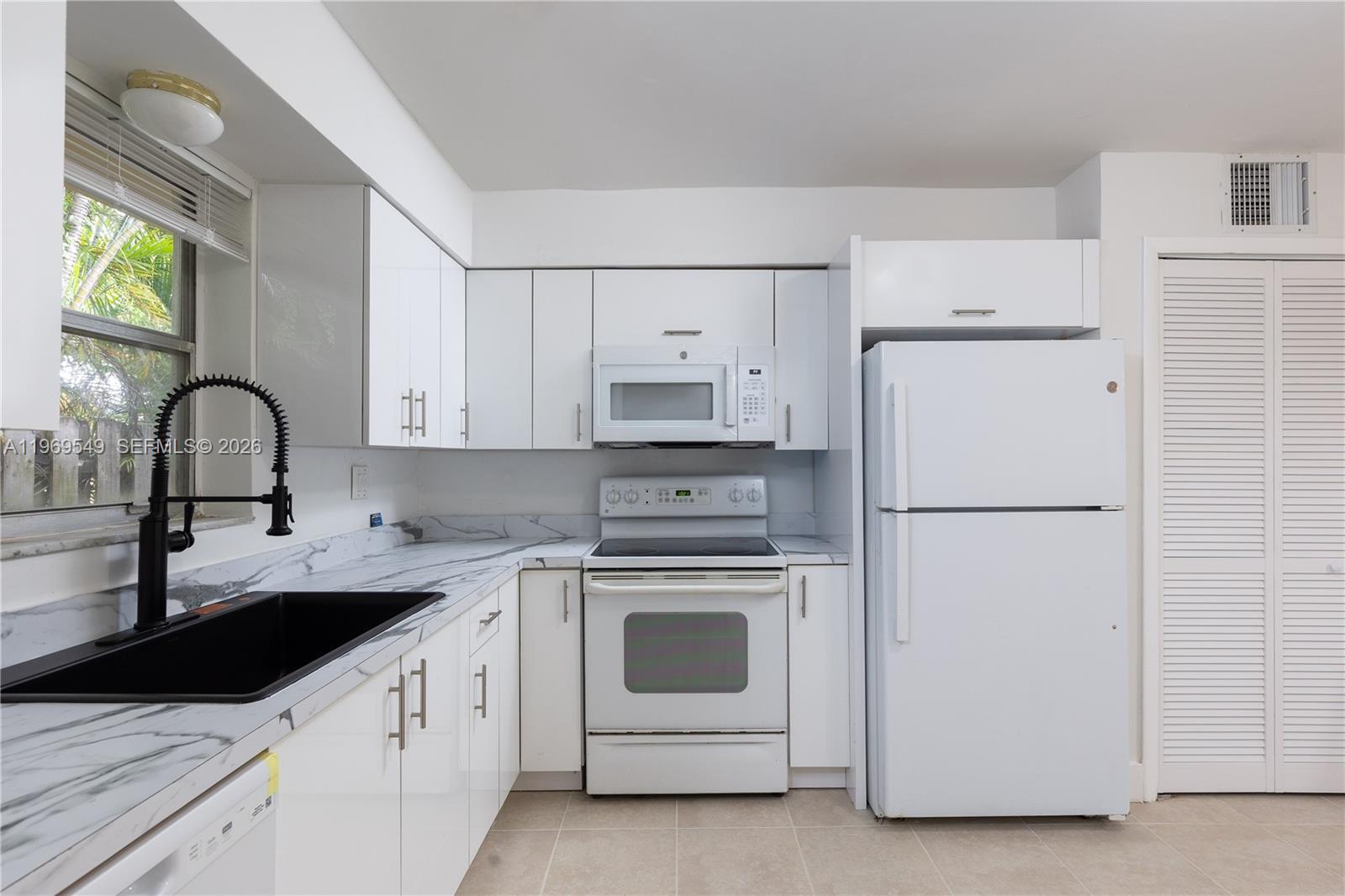 129 Southeast 4th Street, Unit 2 Hallandale Beach, FL 33009 - Photo 1 of 19 Photo 1