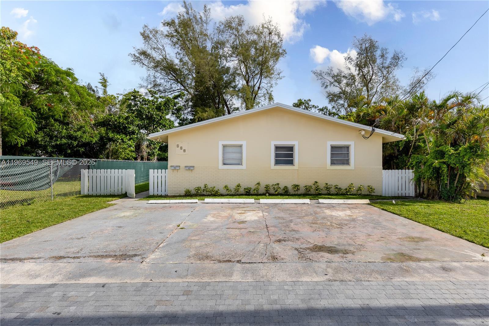 129 Southeast 4th Street, Unit 2 Hallandale Beach, FL 33009 - Photo 14 of 19 Photo 14