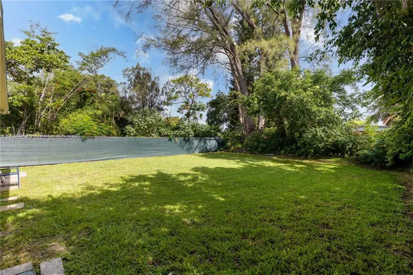 $2,300 | 129 Southeast 4th Street, Unit 2, Hallandale Beach, FL 33009