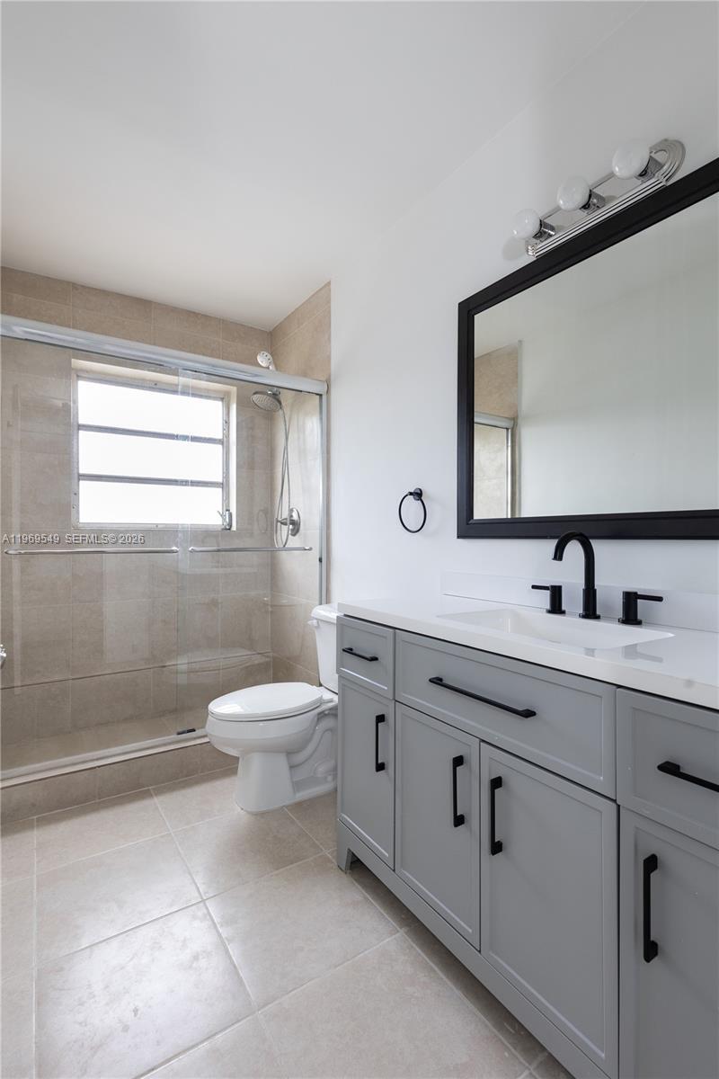 129 Southeast 4th Street, Unit 2 Hallandale Beach, FL 33009 - Photo 5 of 19 Photo 5