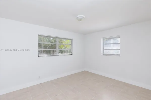 $2,300 | 129 Southeast 4th Street, Unit 2, Hallandale Beach, FL 33009