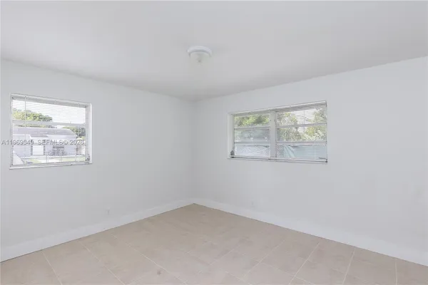 $2,300 | 129 Southeast 4th Street, Unit 2, Hallandale Beach, FL 33009