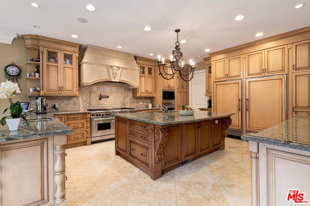 9355 Kirkside Road Los Angeles, CA 90035 - Photo 8 of 29