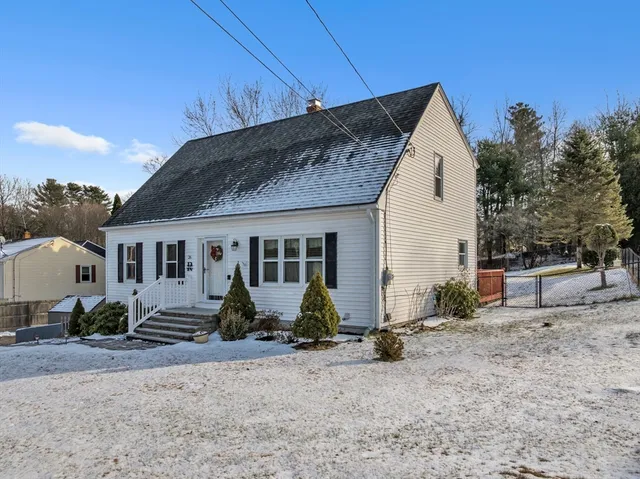 $475,000 | 26 Stephen Drive, Webster, MA 01570
