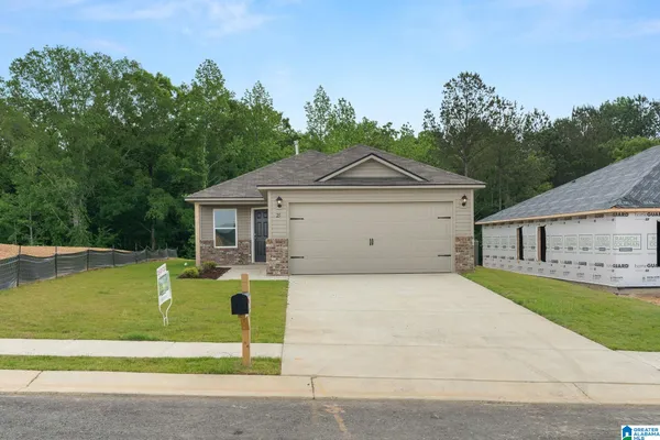 $184,596 | 65 Jemison Trails Drive, Jemison, AL 35085