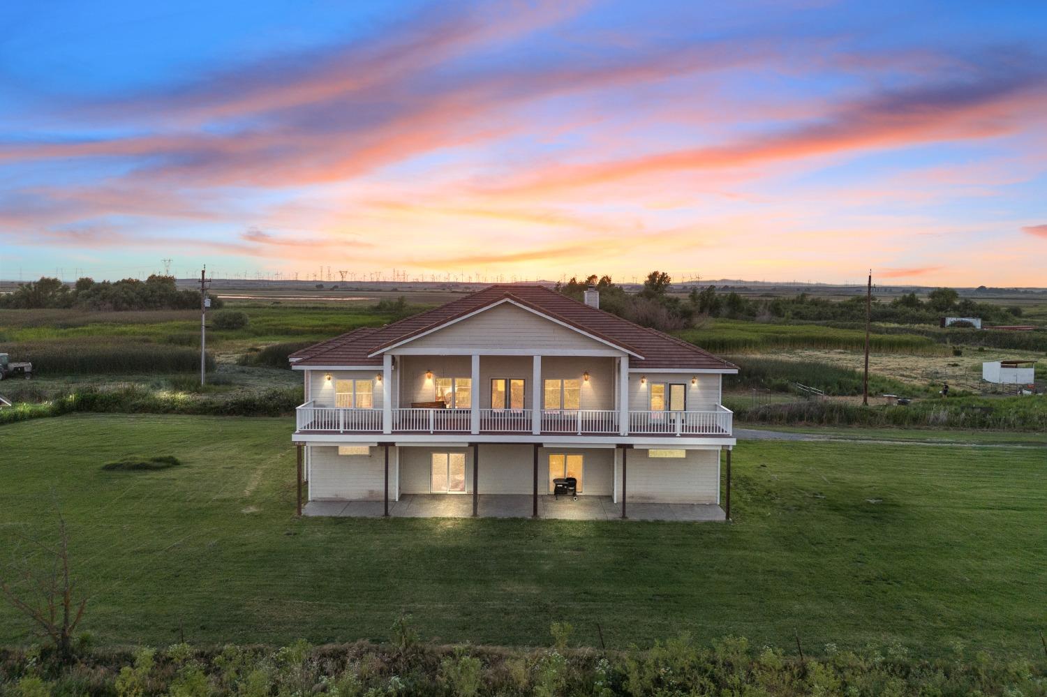 19050 Sherman Is East