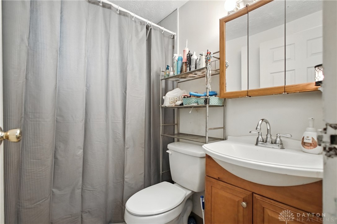 4796 Lamme Road Dayton, OH 45439 - Photo 17 of 28