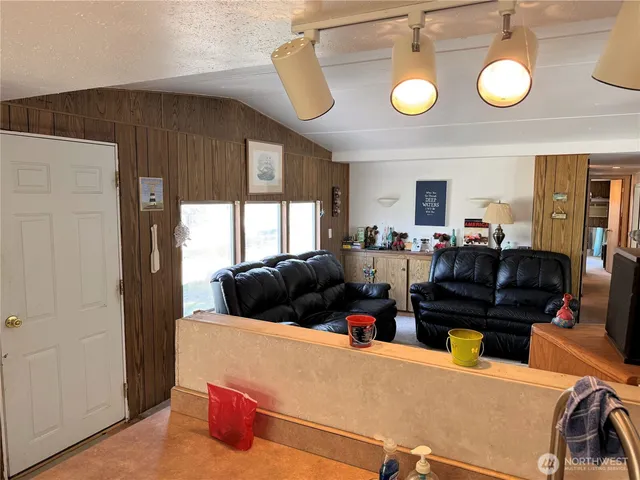 $249,900 | 31884 Phillips Lane East, Davenport, WA 99122