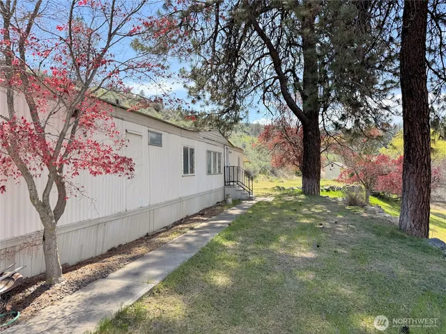 $249,900 | 31884 Phillips Lane East, Davenport, WA 99122