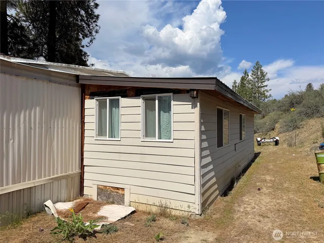 $249,900 | 31884 Phillips Lane East, Davenport, WA 99122