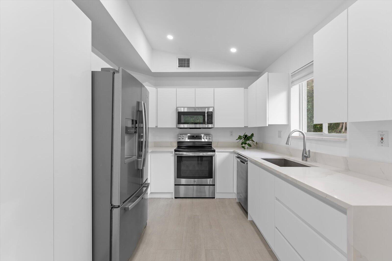 6045 Old Court Road, Unit 401 Boca Raton, FL 33433 - Photo 4 of 47 28-DSC04070