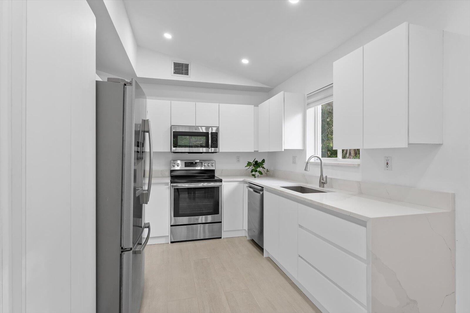 6045 Old Court Road, Unit 401 Boca Raton, FL 33433 - Photo 5 of 47 27-DSC04060