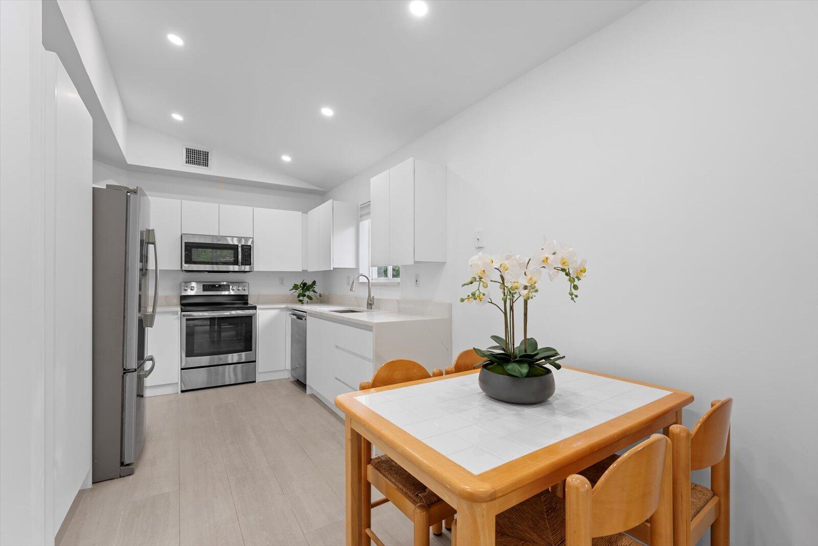 6045 Old Court Road, Unit 401 Boca Raton, FL 33433 - Photo 6 of 47 31-DSC04085