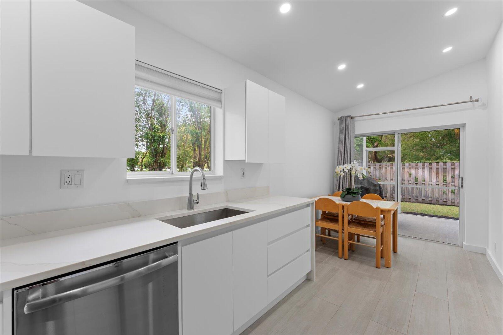 6045 Old Court Road, Unit 401 Boca Raton, FL 33433 - Photo 7 of 47 29-DSC04075