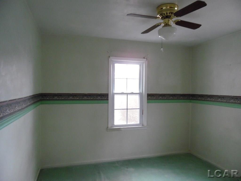 936 Division Street Adrian, MI 49221 - Photo 9 of 16 31298401-8.JPG
